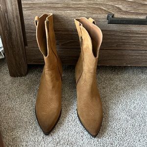 VINCE CAMUTO LEATHER SUEDE BOOTS SIZE 8 1/2 WORN ONCE